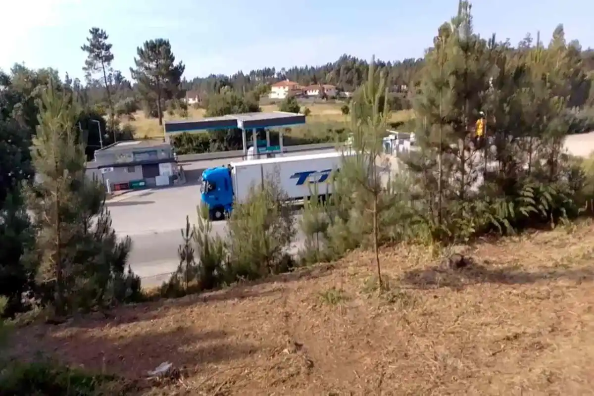 Terreno urbano de 5.800 m² em Naia, Tondela, com duas frentes para estrada pública na Avenida 4 de Junho